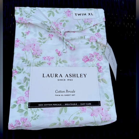Laura Ashley Fawna Raspberry Green Floral Cotton Percale TWIN XL Sheet Set 3pc - Picture 2 of 10